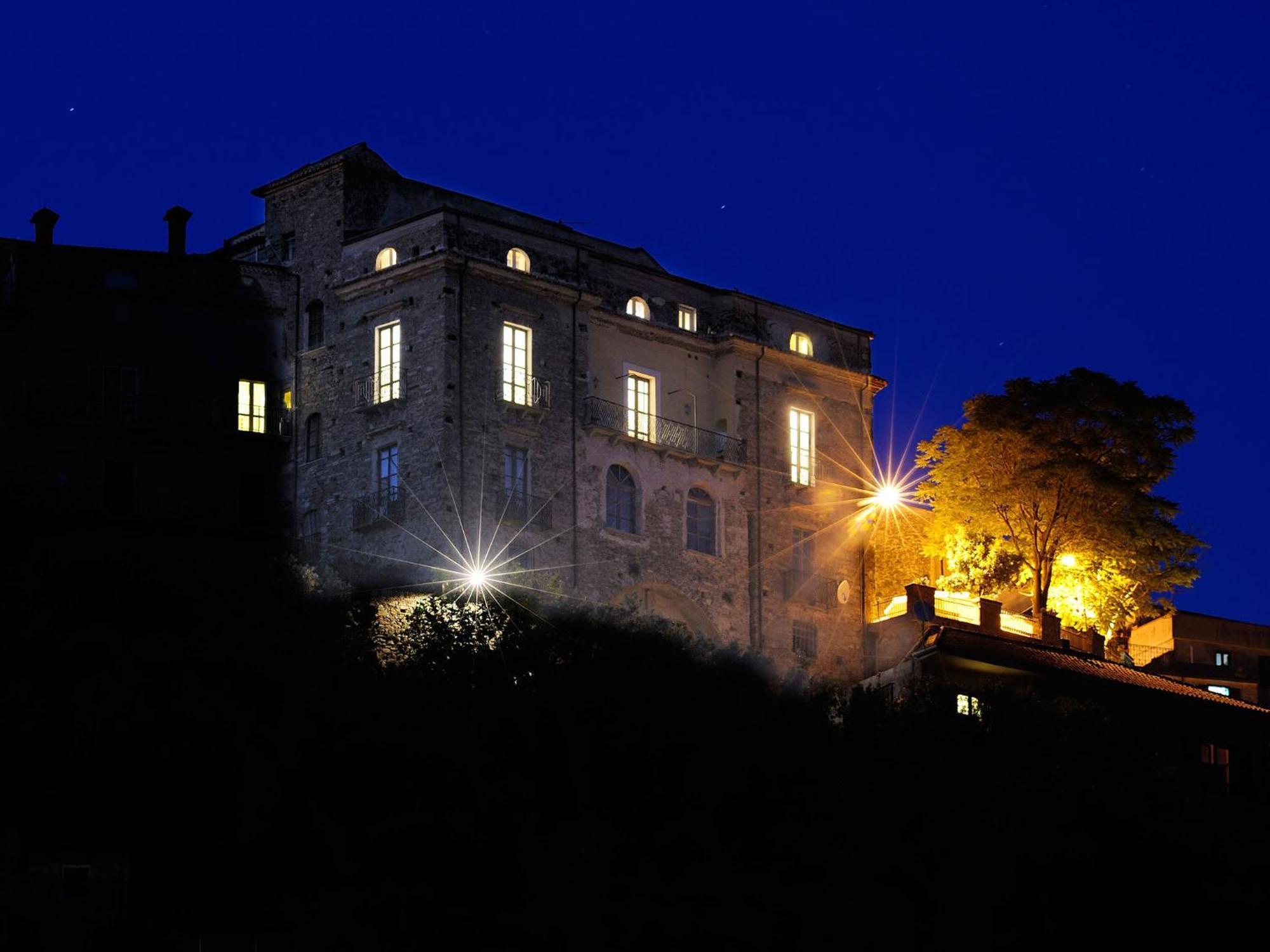 Residenza Matarazzo E Le Sue Soffitte Apartment Castellabate Exterior photo